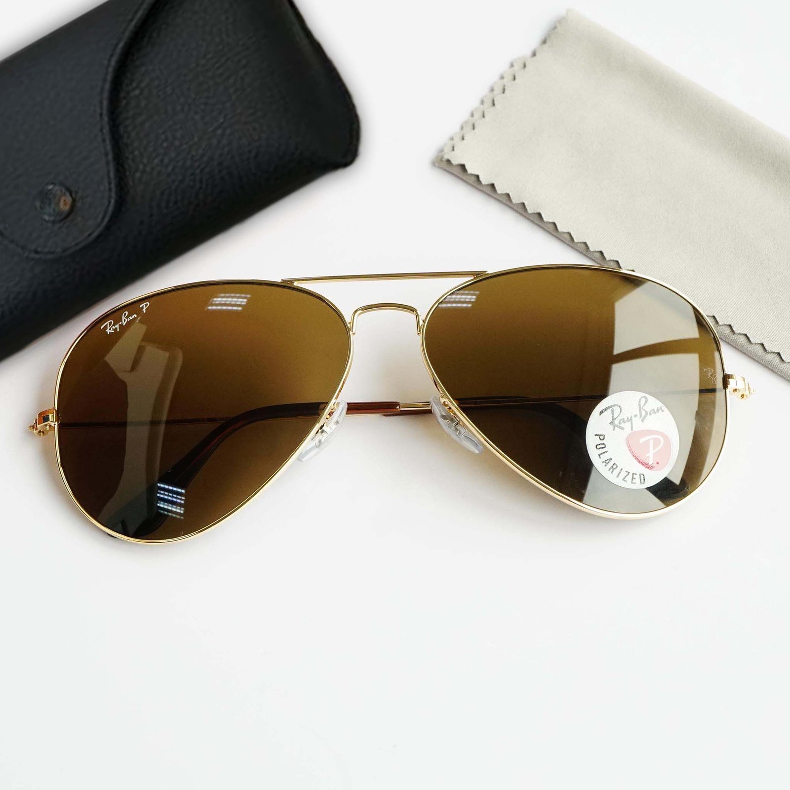 Kính RayBan RB3025 Aviator với tròng kính phân cực có màu xanh pha lê và nâu