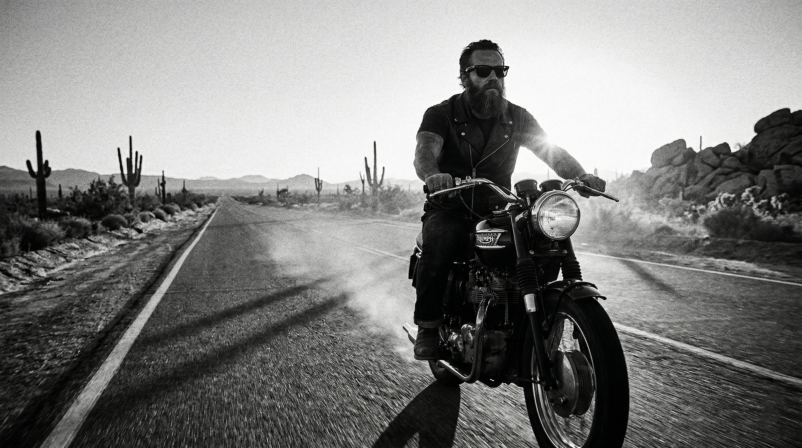 Ray-Ban Wayfarer phong cách Bad Boy cho biker