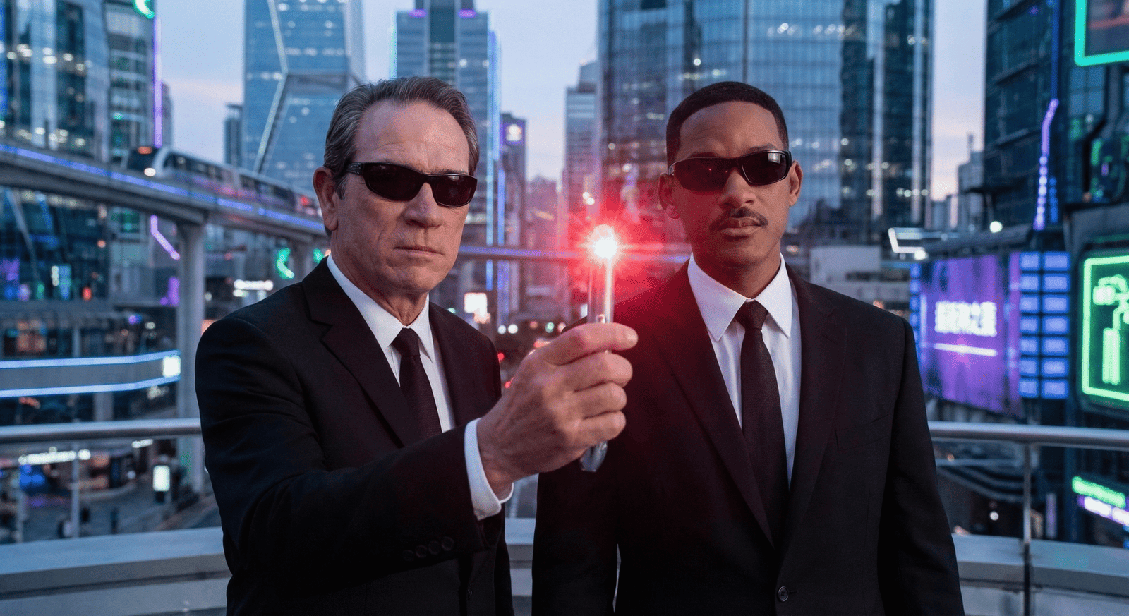 Ray-Ban Predator trong Men in Black