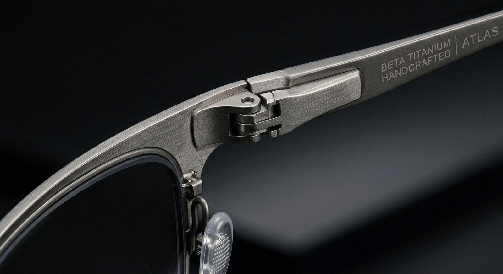 Dòng kính Ray-Ban Classic và Titanium – thiết kế tinh tế không phô trương