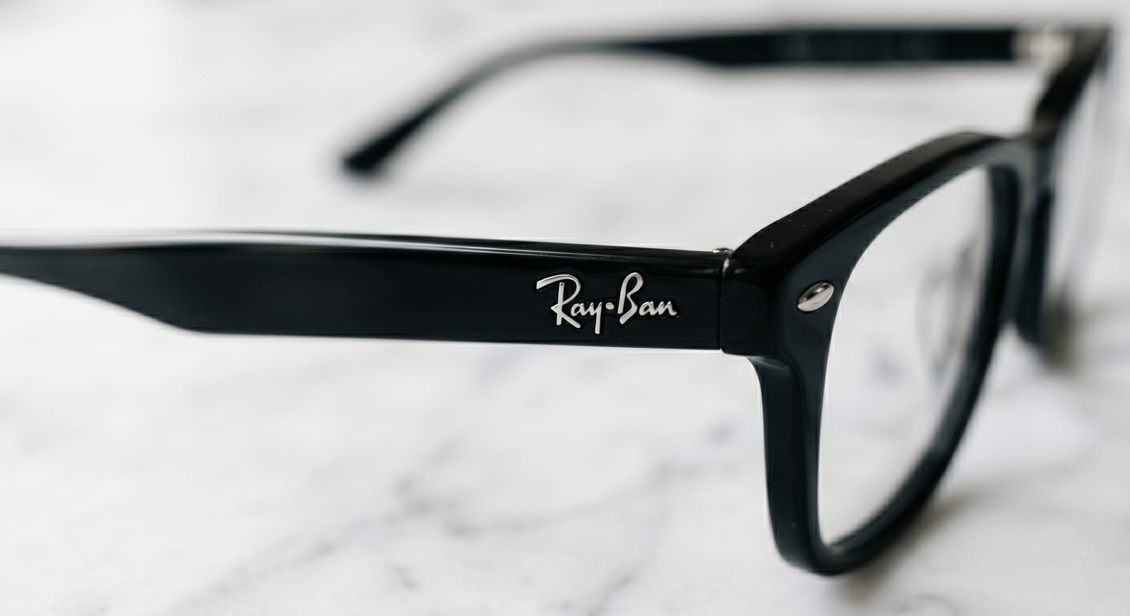 Chất liệu acetate cao cấp của gọng kính Rayban RB5315D 2000