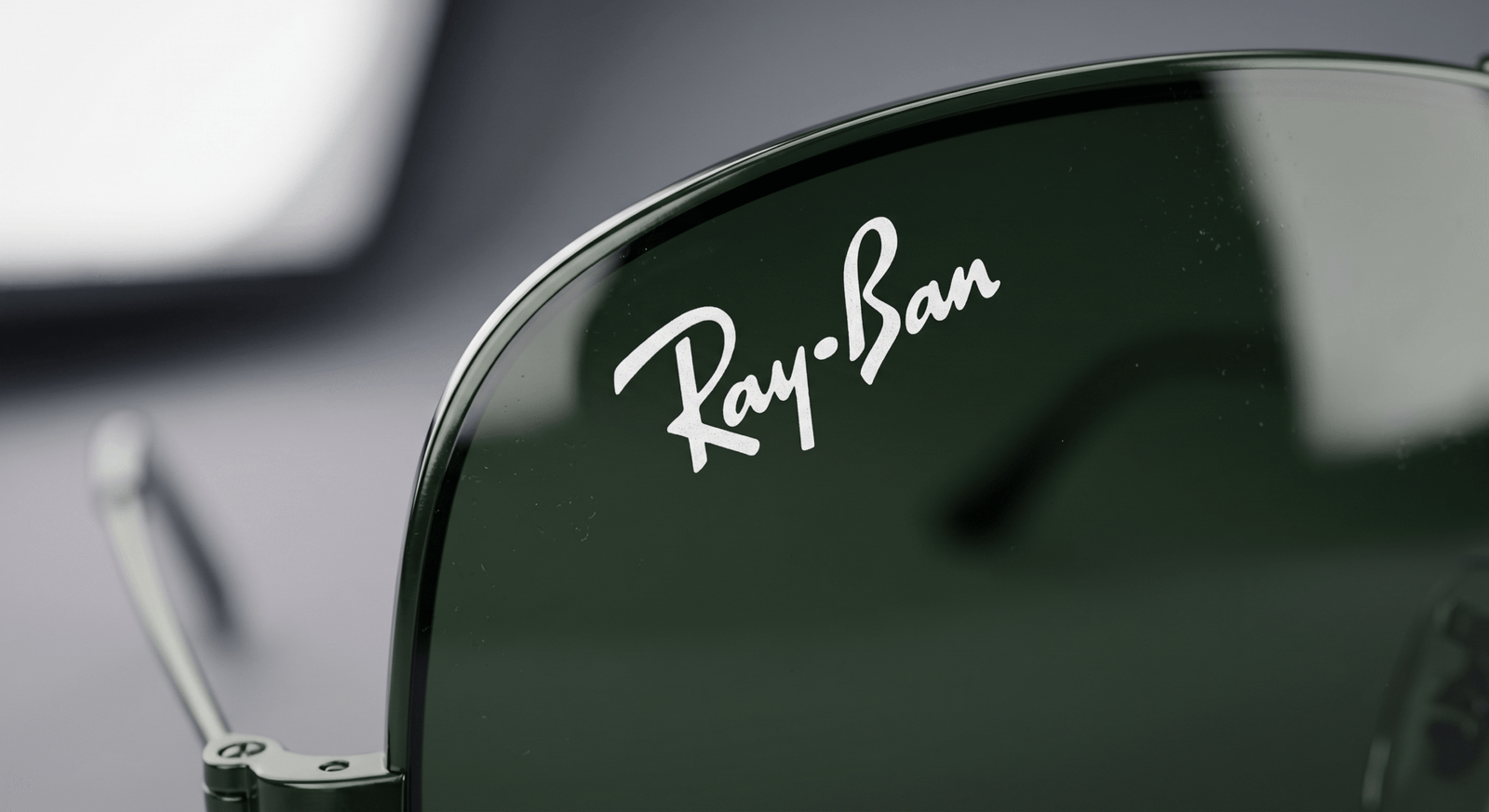 Trải nghiệm đeo kính RAYBAN RB3929 001/71 thực tế ngoài trời