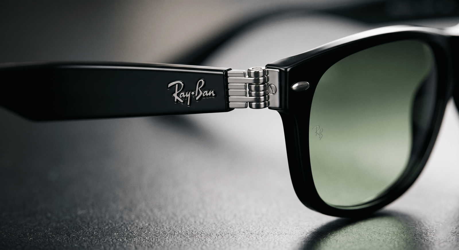 Thiết kế gọng kính Ray-Ban RBR0504S 67839A Clubmaster Reverse – chi tiết browline đặc trưng