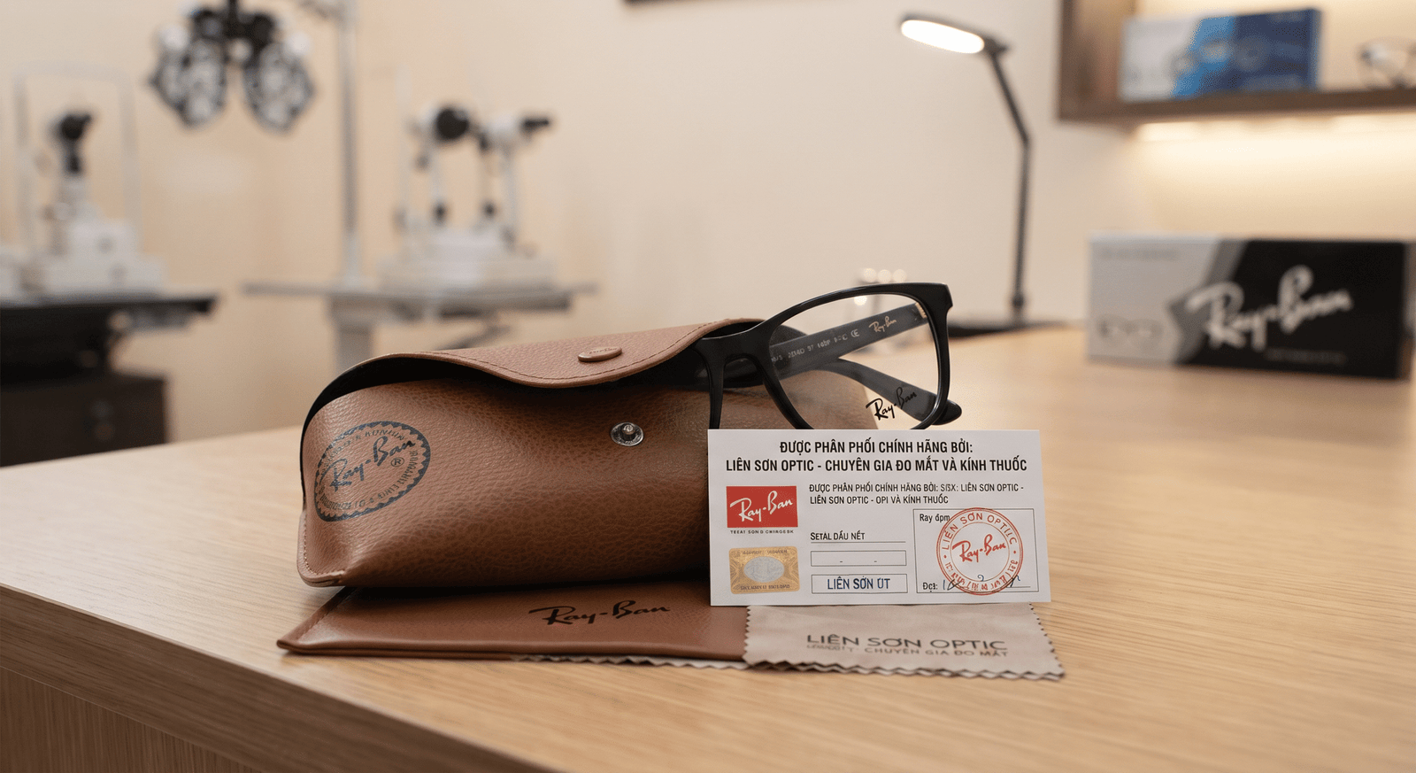 Ray-Ban RX7059D 2000 – kính mắt đẳng cấp cho mọi phong cách